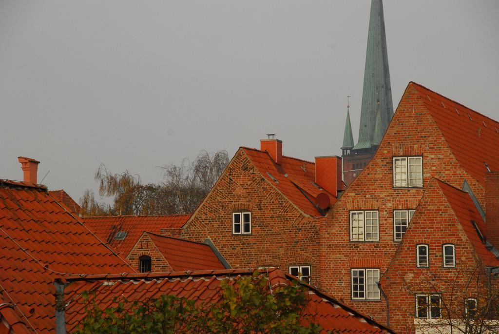 Altstadthaus am Dom Lübeck Exterior foto